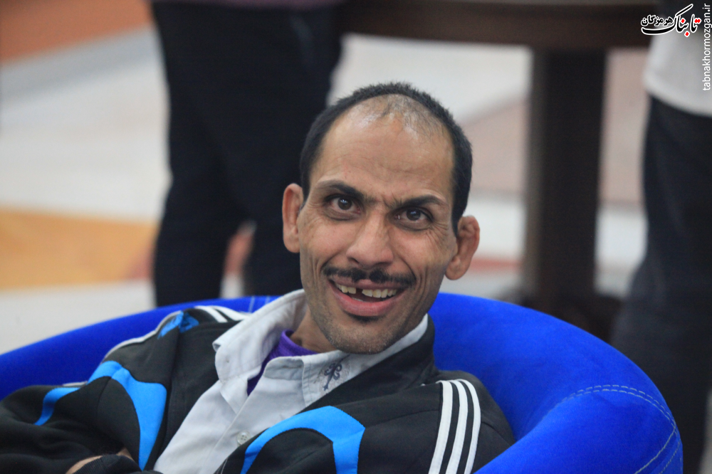 گزارش تصویری از جلسه هم‌اندیشی گروه‌های شرکت کننده در جشنواره تئاتر افراد دارای معلولیت مناطق کویر و خلیج‌فارس