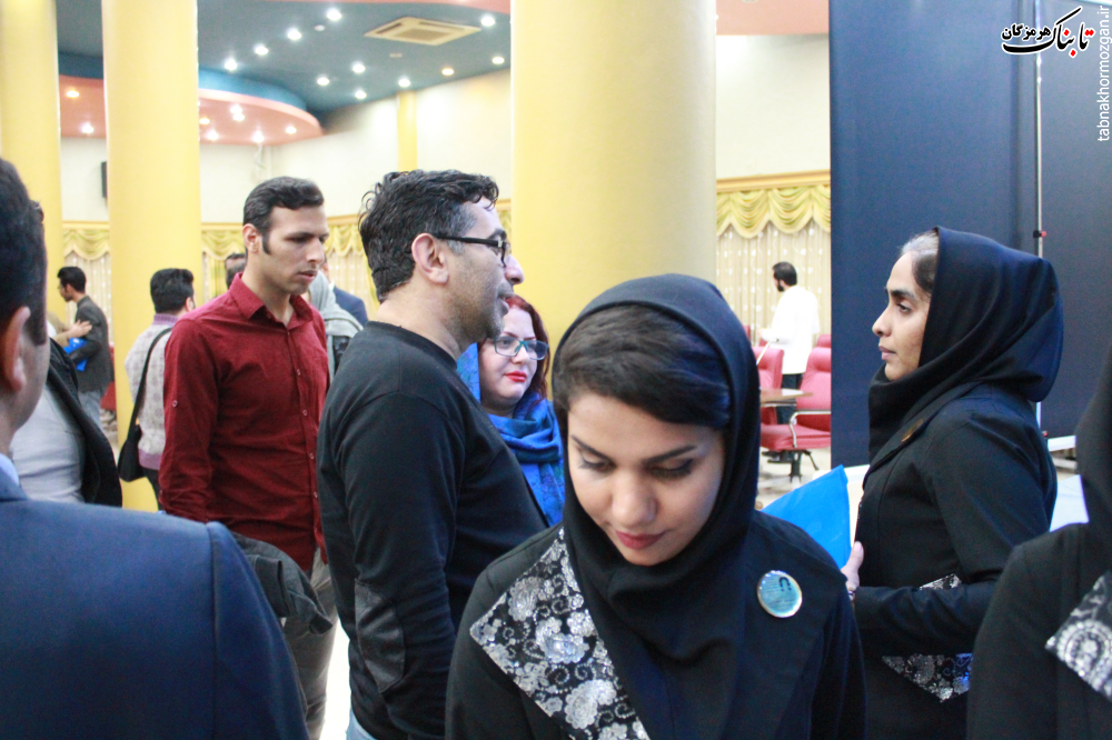 گزارش تصویری از جلسه هم‌اندیشی گروه‌های شرکت کننده در جشنواره تئاتر افراد دارای معلولیت مناطق کویر و خلیج‌فارس