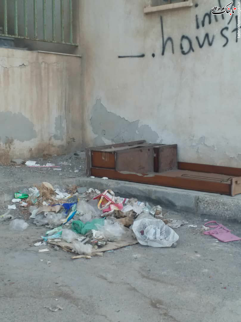 وضعیت جمع‌آوری زباله شهرک گلستان مجتمع بهاران جنب مهرگان