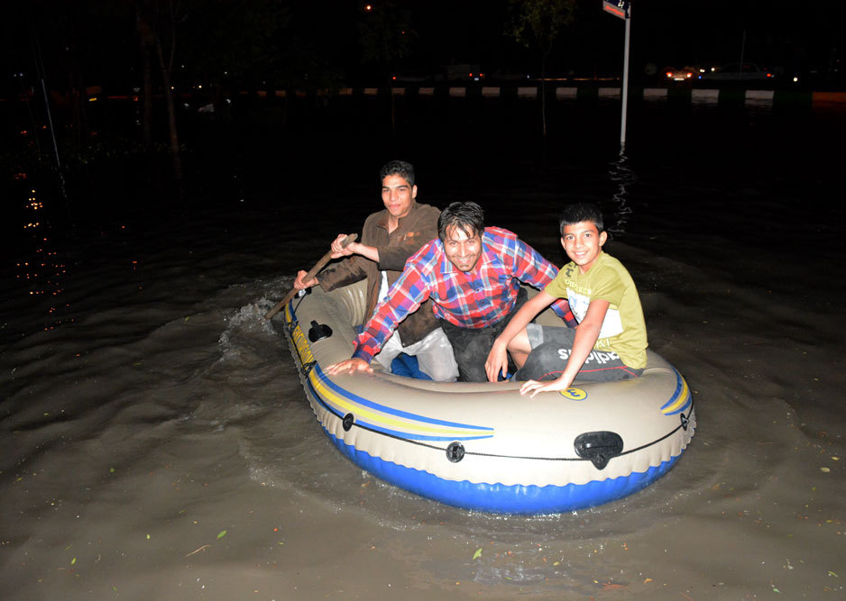 اخبار و حاشیه&zwnj;های تابناک از رگبار و سیل مشهد