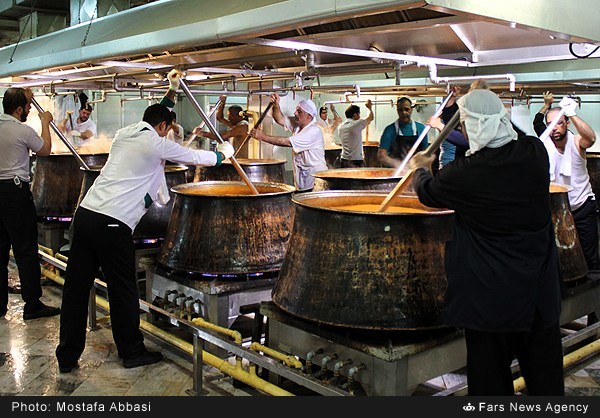 گزارش تصویری/ طبخ افطار در آشپزخانه رضوی گزارش تصویری/ طبخ افطار در آشپزخانه رضوی
