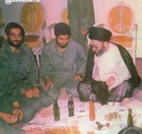 رهبر انقلاب، سردار سلیمانی و شهید باکری سر سفره +عکس