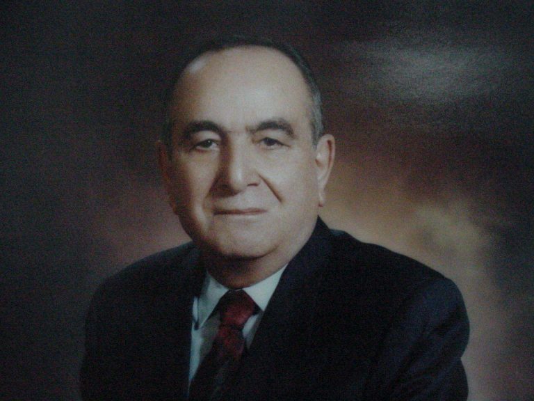 تندیس دکتر &laquo;ابریشم چیان&raquo; در دانشگاه گیلان رونمایی شد