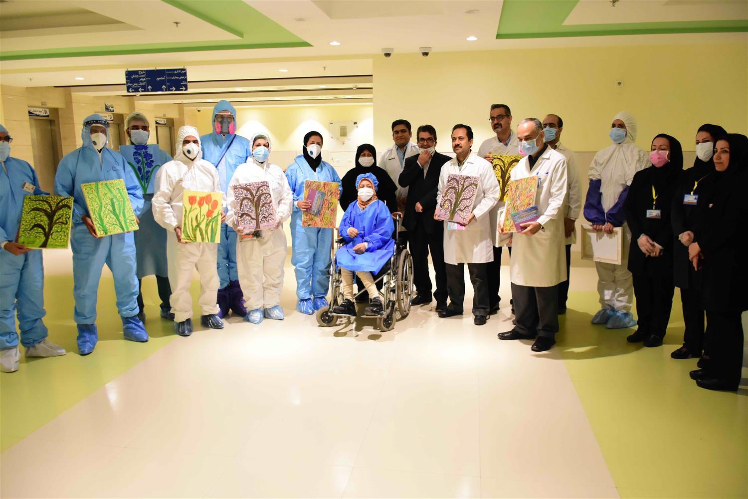 معلول مشهدی آثارش را به مدافعان سلامت اهدا کرد