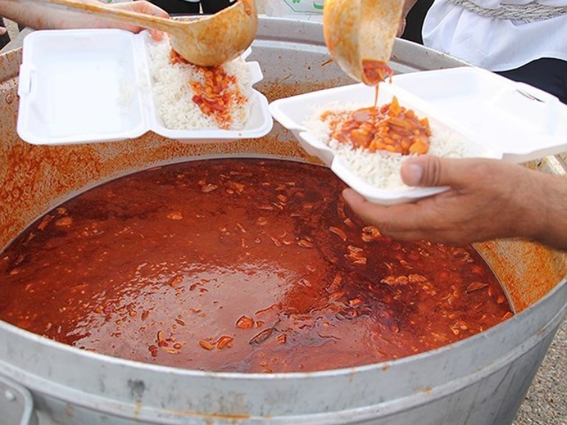 طبح غذا برای محرومین به مناسبت ولادت امام علی (ع) در کنگاور طبح غذا برای محرومین به مناسبت ولادت امام علی (ع) در کنگاور