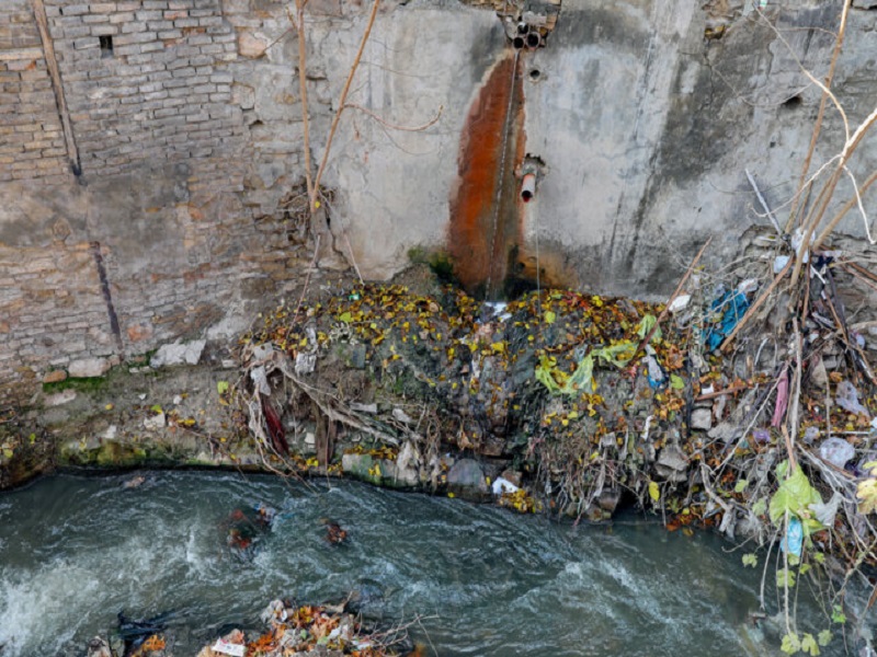 رودخانه آلوده آبشوران کرمانشاه؛ متولی کیست؟