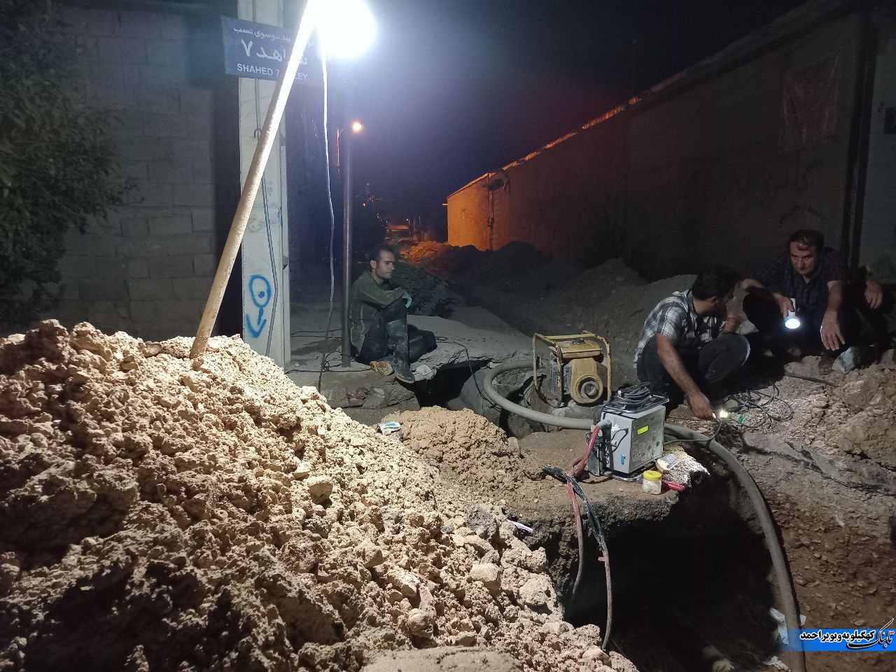 چرا این مدیر در لنده محبوب است/شبکه ای فرسوده و اداره ای که تا نیمه های شب مشغول کار است چرا این مدیر در لنده محبوب است/شبکه ای فرسوده و اداره ای که تا نیمه های شب مشغول کار است