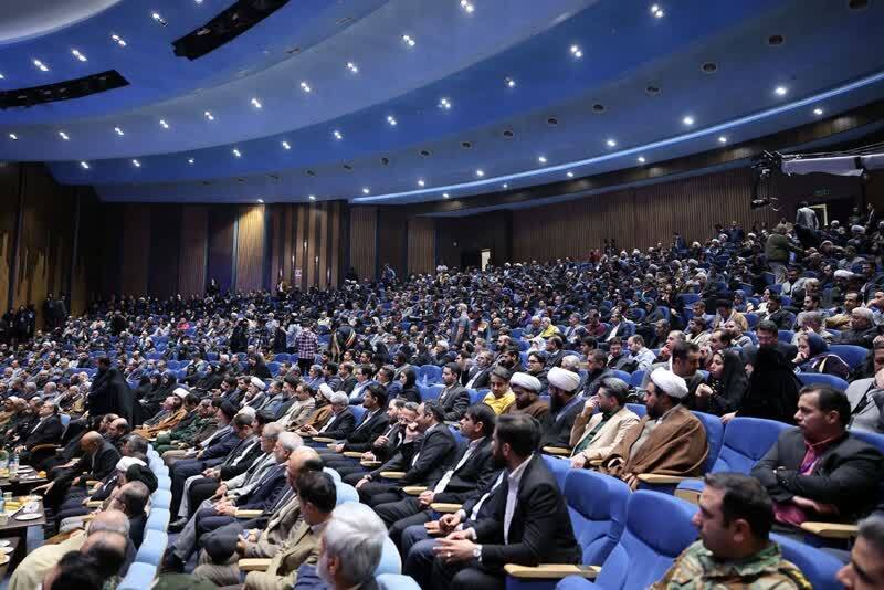 نشان مشهدالرضا (ع) به منتخبان اعطا شد // اعطای نشان ویژه مشهدالرضا (ع) به رئیس جمهور شهید