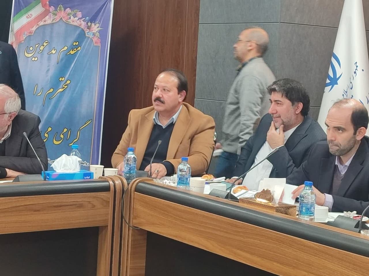 موضوع تعهد ارزی صادرات باید بازنگری شود/ دعوای بین دستگاهها مانع توسعه اینچه برون است