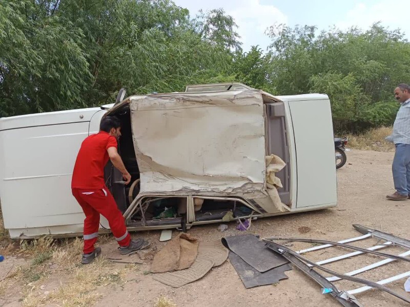پنج مصدوم به علت واژگونی یک دستگاه خودرو در محور بیستون