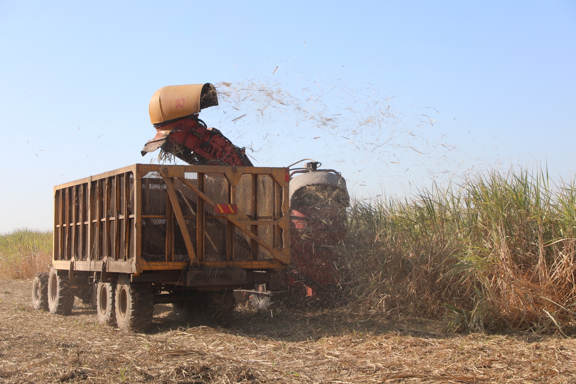 تأکید استاندار خوزستان بر تعامل صنایع و محیط زیست