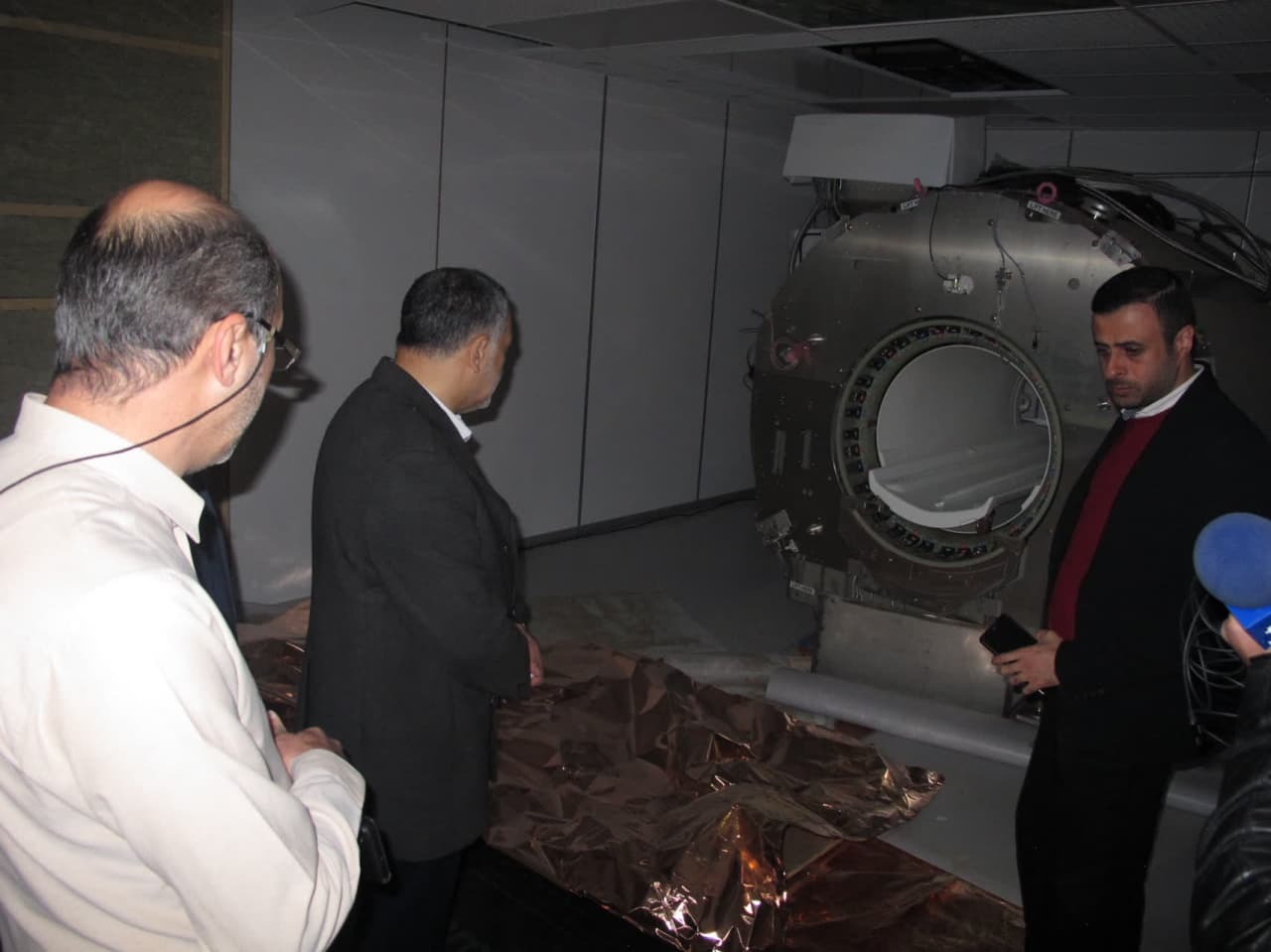 خسارت ۲ میلیاردی به بیتالمال به دلیل عدم بهرهبرداری از دستگاه MRI بیمارستان لنگرود+تصاویر