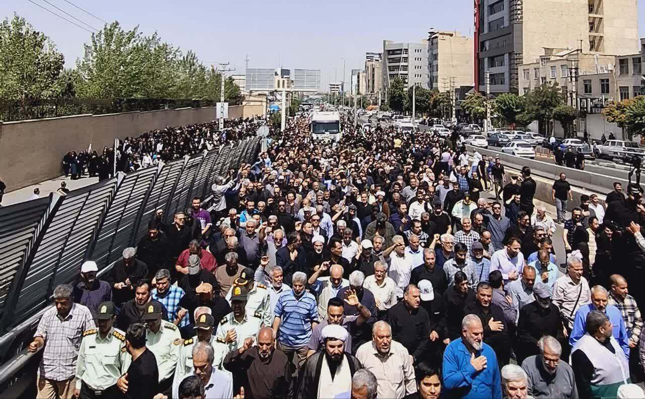 تشییع لاله های سرخ در البرز/وداع مردم با مدافعان وطن +تصاویر تشییع لاله های سرخ در البرز/وداع مردم با مدافعان وطن +تصاویر
