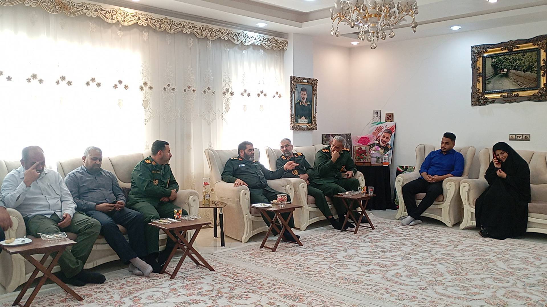 دیدار سردار معروفی با خانواده شهید سردار مازندرانی دیدار سردار معروفی با خانواده شهید سردار مازندرانی