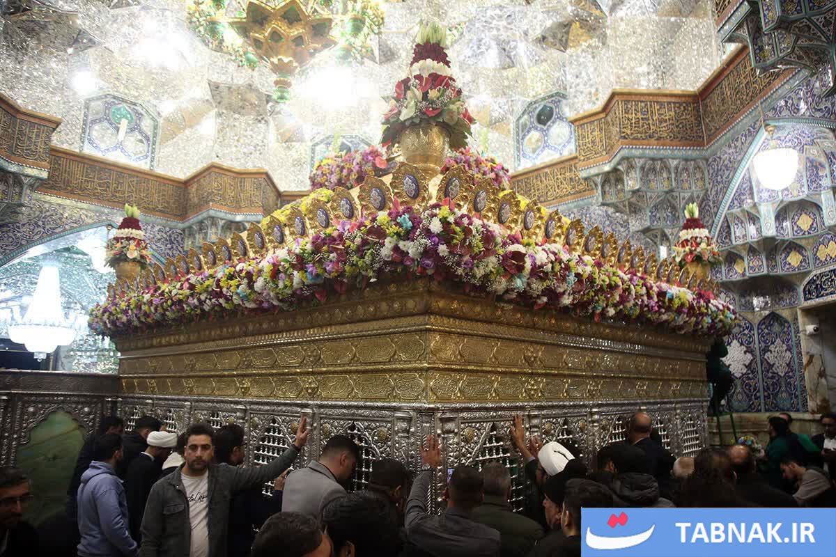 گزارش تصویری/ گلآرایی ضریح مطهر بانوی کرامت در آستانه میلاد حضرت فاطمه زهرا سلام الله علیها گزارش تصویری/ گلآرایی ضریح مطهر بانوی کرامت در آستانه میلاد حضرت فاطمه زهرا سلام الله علیها