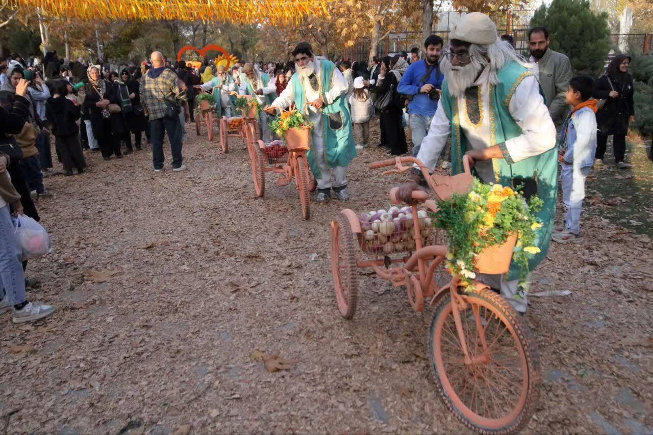 برگزاری سومین جشنواره پاییزی برگریزان هگمتانه، در همدان + عکس برگزاری سومین جشنواره پاییزی برگریزان هگمتانه، در همدان + عکس